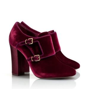 BRAND NEW TORY BURCH CARLEY VELVET BOOTIE SHOES BORDEAUX SIZE 9.5 BUCKLES